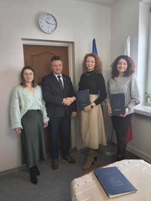 Miniaturka artykułu Podpisanie umowy na odbiór i transport odpadów komunalnych z nieruchomości zamieszkałych i niezamieszkałych z terenu gminy Oleśnica w 2026 roku