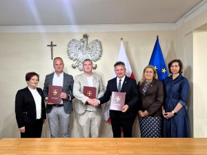 Miniaturka artykułu Podpisanie umowy – Rewitalizacja Oleśnicy poprzez realizację zadań poprawiających bezpieczeństwo, funkcjonalność i&nbsp;estetykę przestrzeni publicznej.