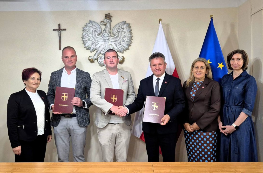 Miniaturka artykułu Podpisanie umowy – Rewitalizacja Oleśnicy poprzez realizację zadań poprawiających bezpieczeństwo, funkcjonalność i&nbsp;estetykę przestrzeni publicznej.