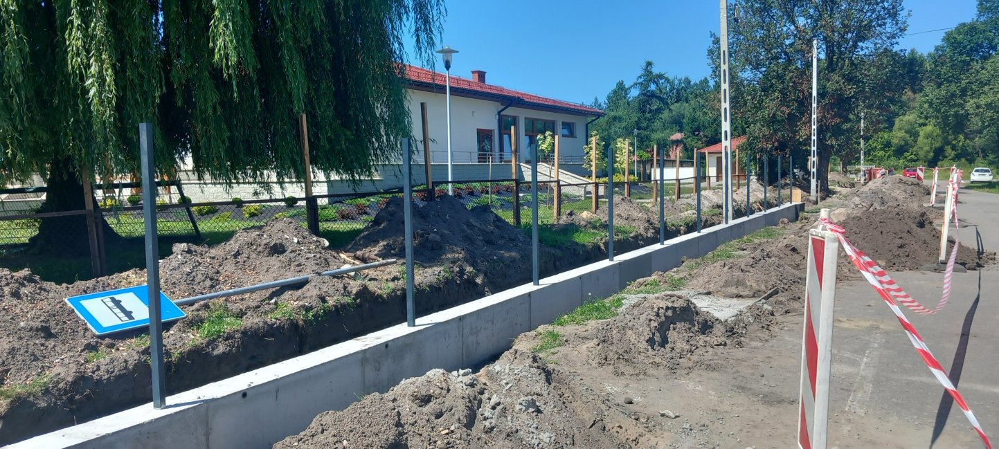 Miniaturka artykułu Prace przy przebudowie ogrodzenia budynku przedszkola