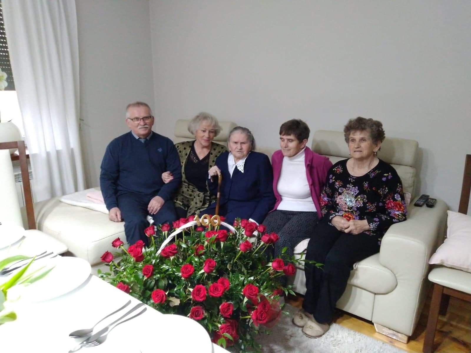 Dostojna Jubilatka z dziećmi córami: Marianną, Zofią, Teresą i synem Stanisławem