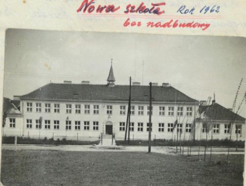 Szkoła, przedszkole, Dom Nauczyciela - Oleśnica i okolice na archiwalnych zdjęciach