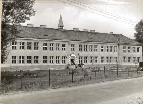 nowy budynek szkoy lata 70