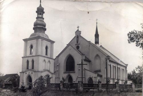Kościół Wniebowzięcia NMP w Oleśnicy. Rok 1977.